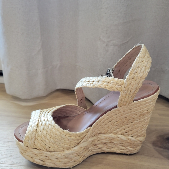 Schutz Wedge Sandal - Picture 6 of 9